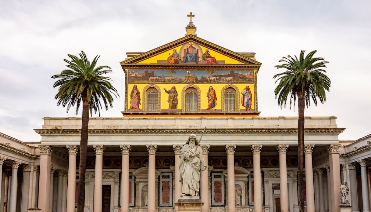 Si apre la Porta Santa della Basilica di San Paolo fuori le Mura: un momento di grazia e rinnovamento