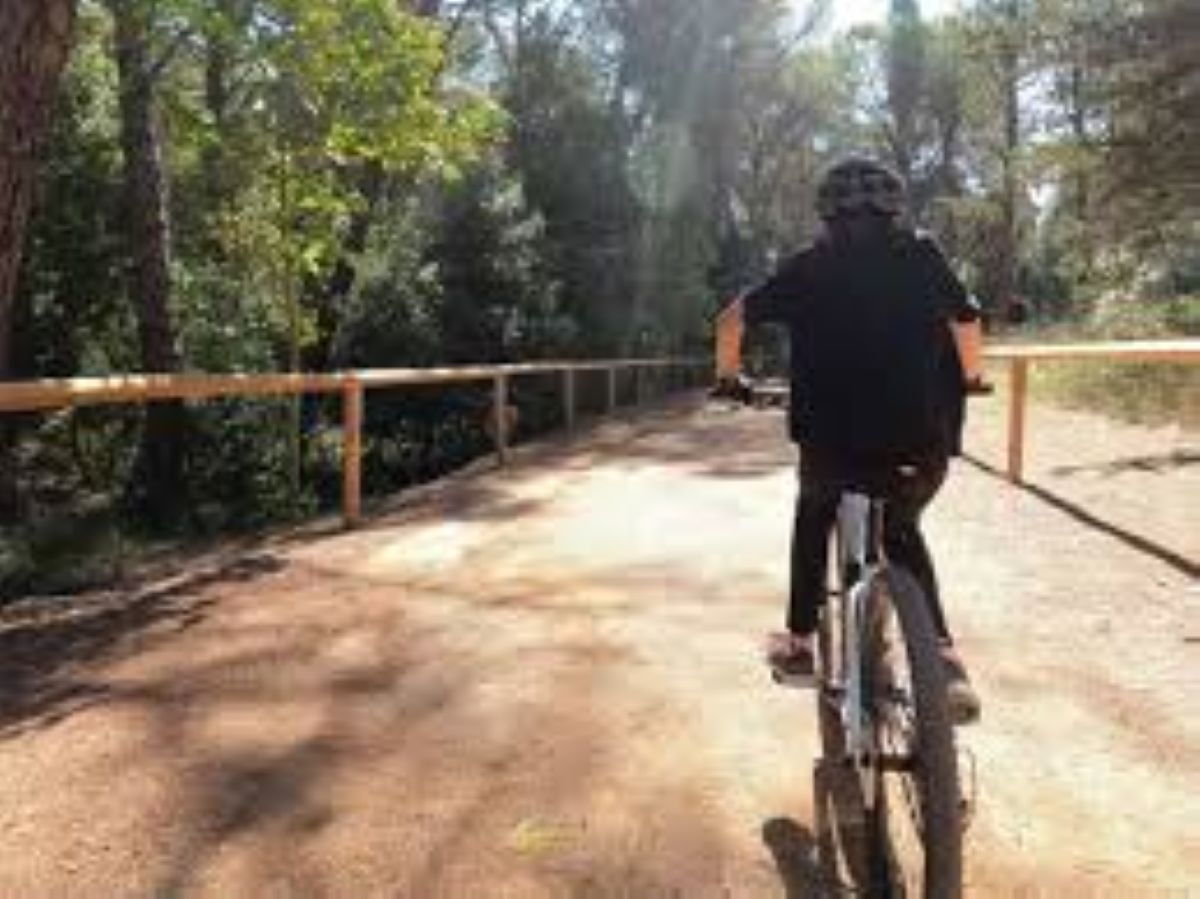 Cassano, nel barese una donna con la sua auto travolge un ciclista e fugge, poi torna dopo 45 minuti