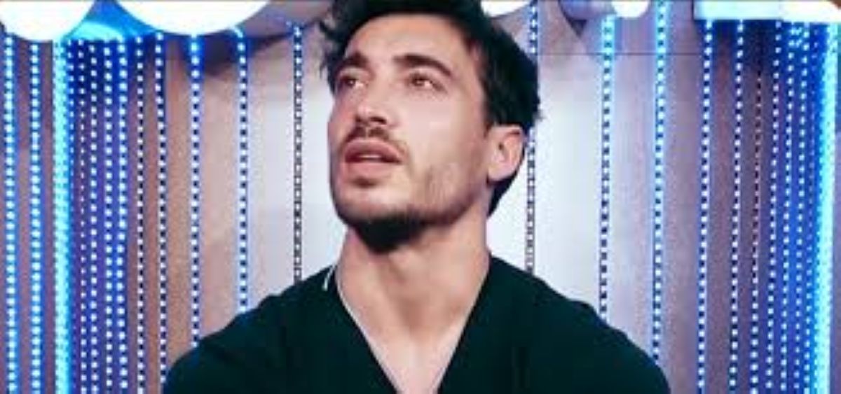 Tensione crescente tra Antonino Spinalbese e Pierangelo Greco nella casa di The Couple, con accuse reciproche di strategia e falsità