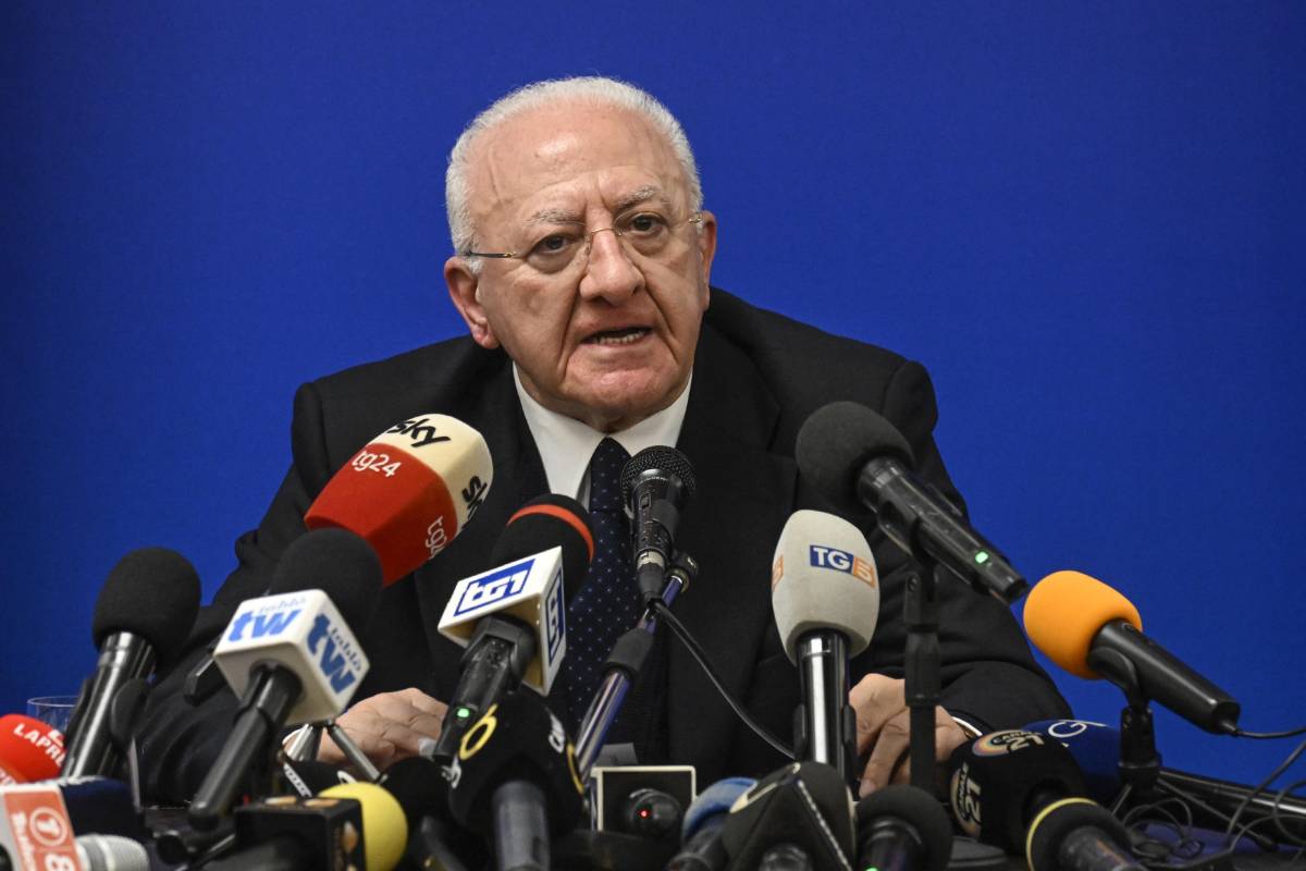 Il presidente della Campania interviene sulla vicenda della 14enne uccisa ad Afragola, ma le sue parole dividono l’opinione pubblica.