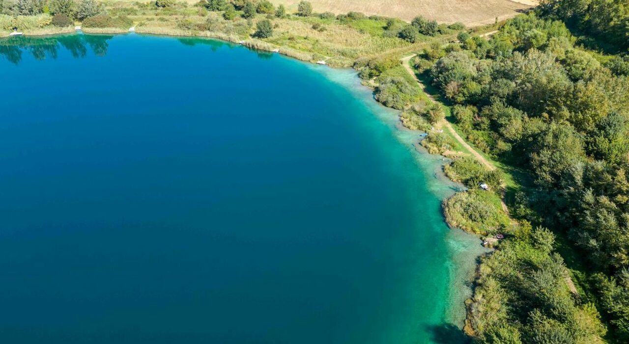 17enne si tuffa nel lago ma non riesce a ritornare a riva, muore annegato, “Abbiamo fatto di tutto per salvarlo”