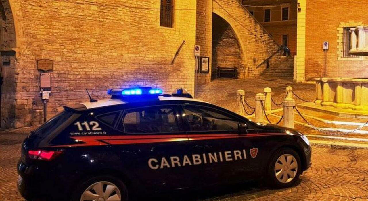 Trentenne ferito con più fendenti dopo una lite a Corato. L’aggressore è in fuga, indagini in corso da parte dei carabinieri.