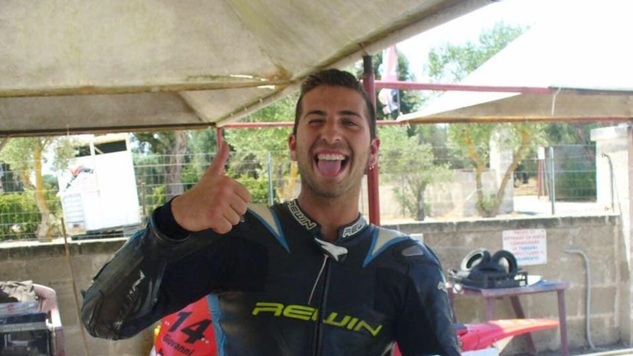 Bari, l’addio a Enzo Lombardo: il pilota amatoriale di motocross aveva 30 anni, “Ti ricorderò sempre con quel sorriso, ciao fratello”