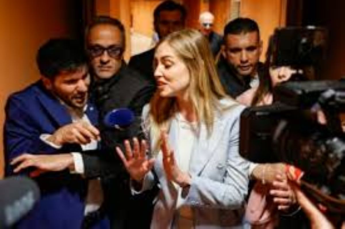Chiara Ferragni ad un convegno sbrocca con i giornalisti: “Smettetela, non ho bisogno di ripulirmi l’immagine”