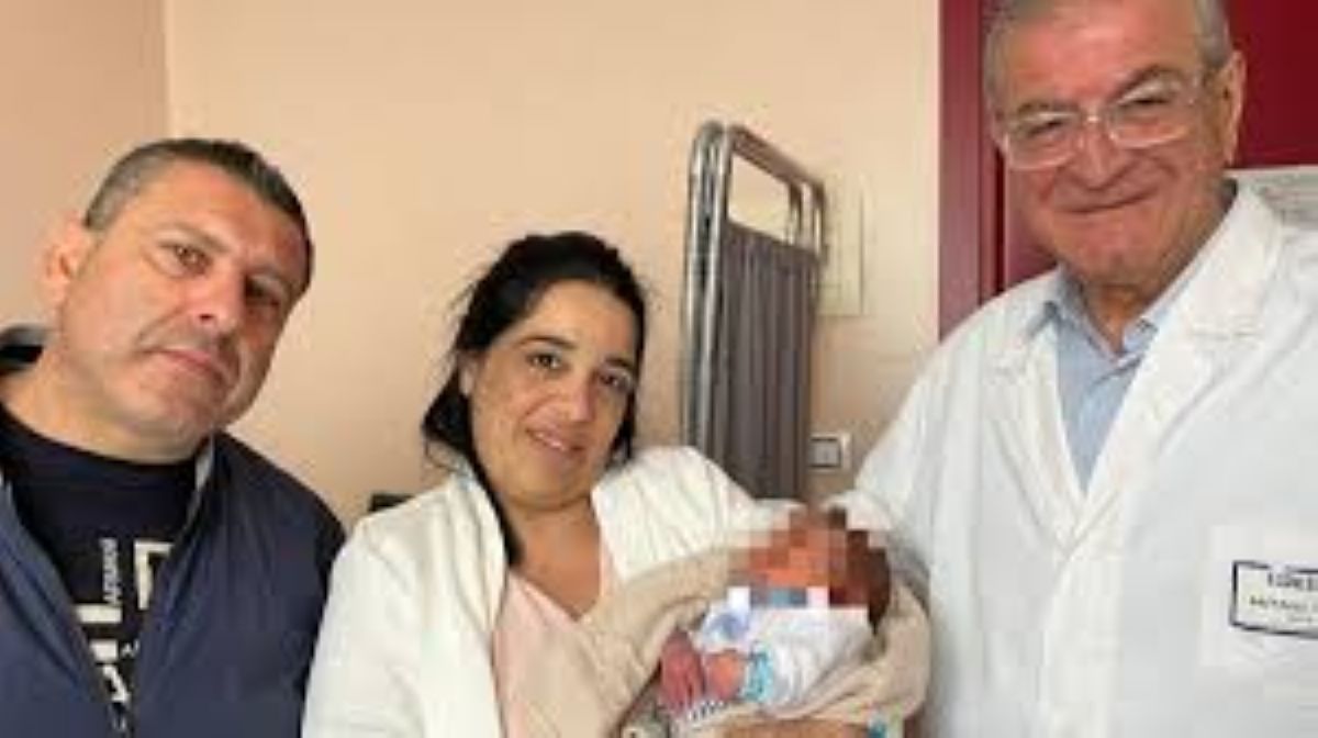 Dopo 15 anni e 10 miomi rimossi, diventa madre a 45 anni: parto record