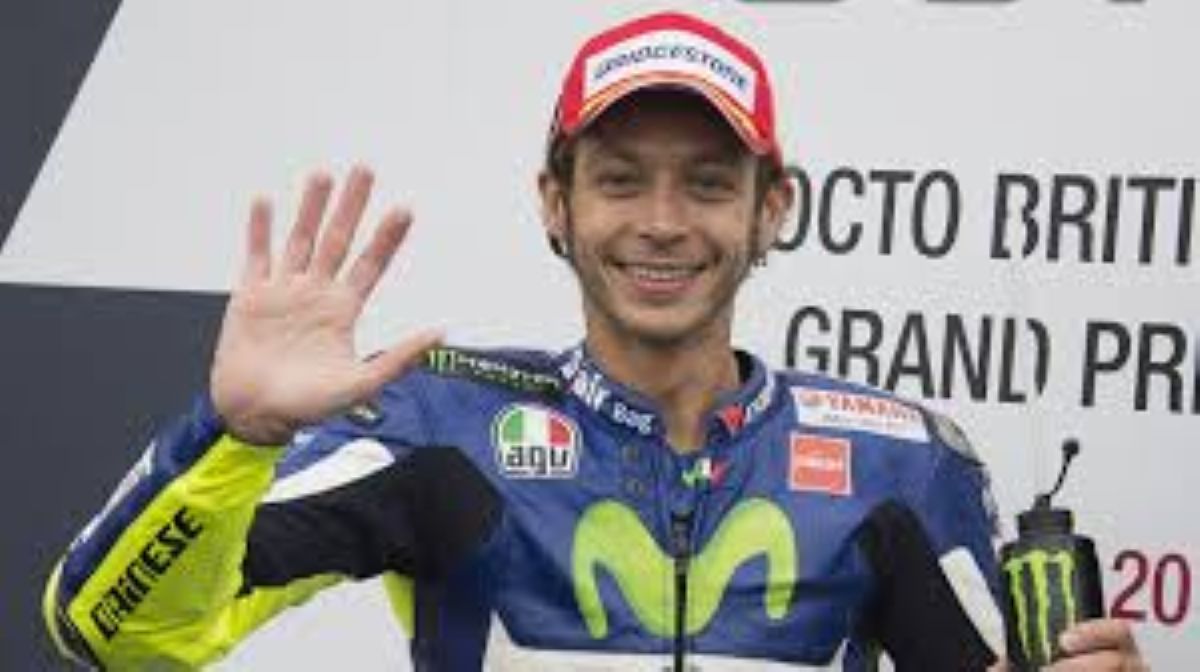 Valentino Rossi ricorda Marco Simoncelli e si emoziona: “Eravamo in 22 in pista, ma l’ho centrato proprio io”