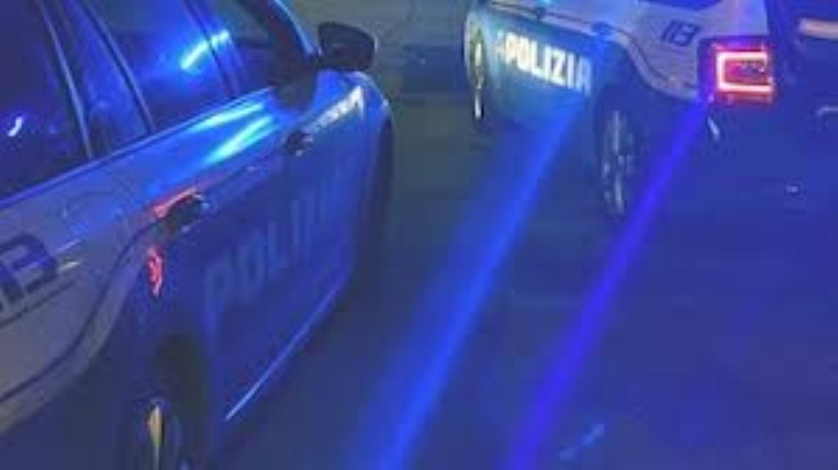 Si presentano dai carabinieri per una denuncia, ma arrivano con uno scooter rubato: denunciati due uomini