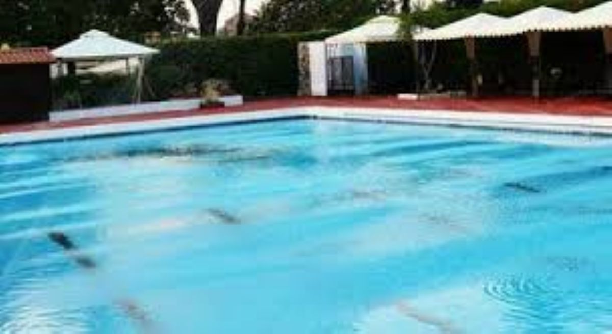 Bimbi in ospedale dopo il bagno in piscina: “Respiravano a fatica”, uno è gravissimo