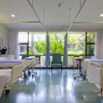 Una donna con tubercolosi attiva ha continuato a lavorare nel suo negozio: clienti esposti al rischio, attività chiusa e familiari in quarantena.