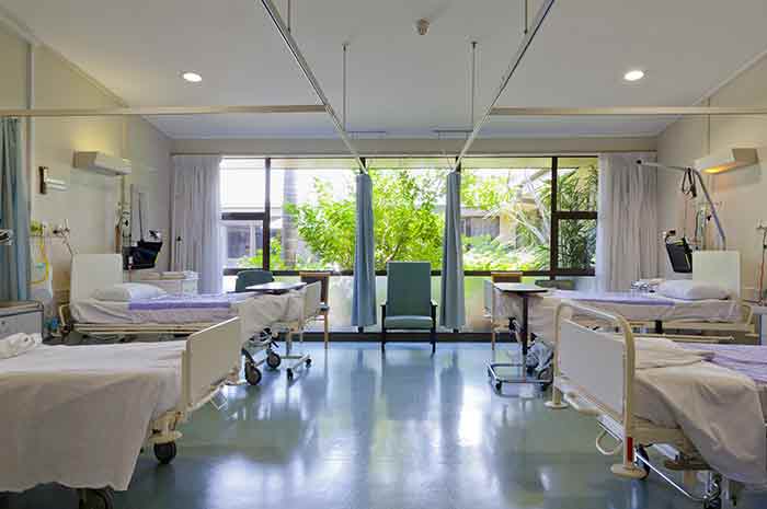 Una donna con tubercolosi attiva ha continuato a lavorare nel suo negozio: clienti esposti al rischio, attività chiusa e familiari in quarantena.